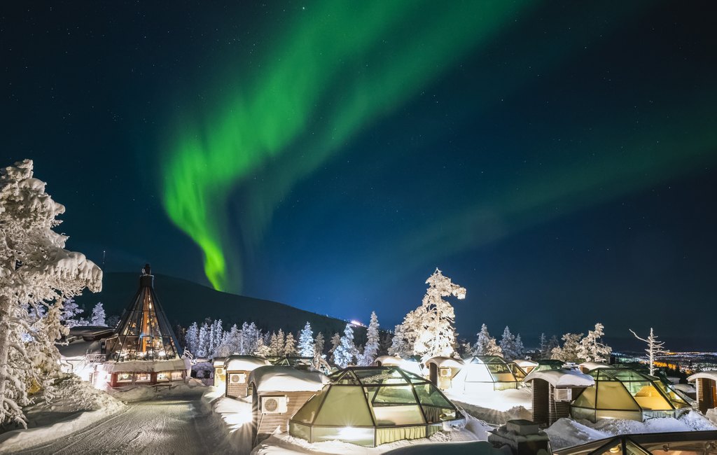 Winter-2019-18-12_Aurora-Borealis_Hotel-Area_6