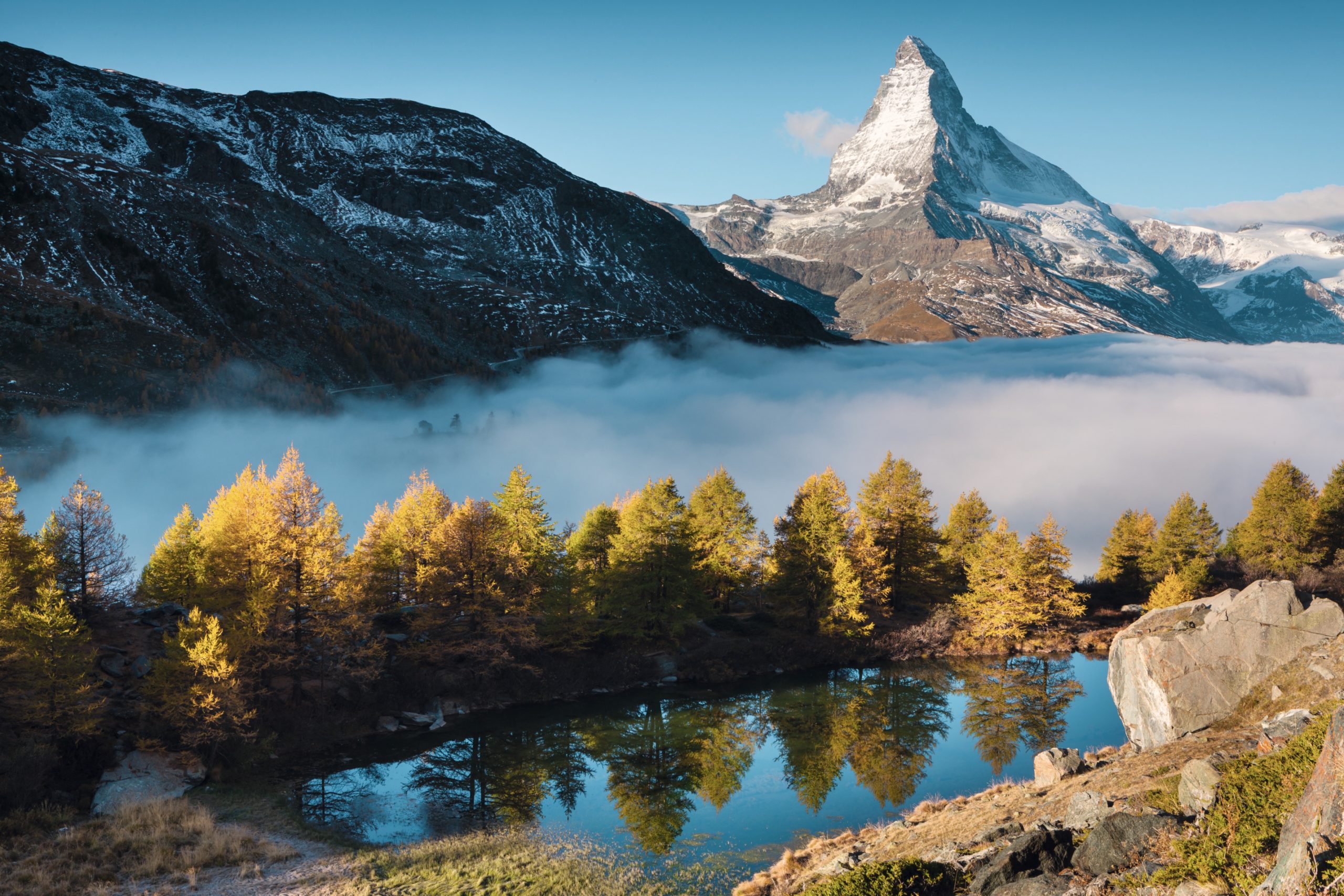 Schweiz. ganz natuerlich.                                        Der Grindjisee bei Zermatt mit dem Matterhorn im Hintergrund.