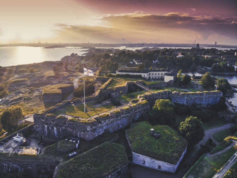 Suomenlinna Midsummer / Juha Kalaoja. Please mention photograher's name when using the photo.