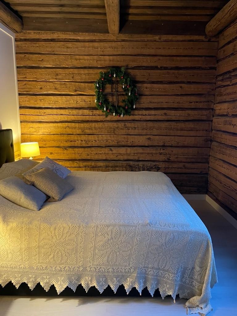 Alakerran makuuhuone