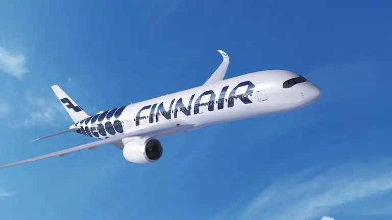 Finnair Flugzeug im Flug, Anreise nach Finnland