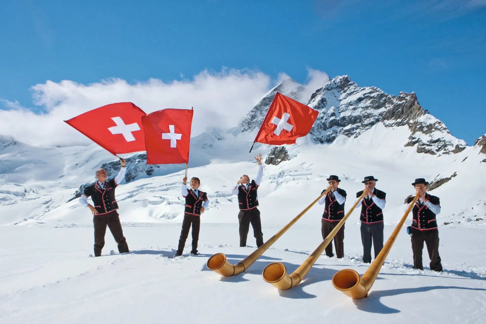 Tradition und Bergwelt im Berner Oberland