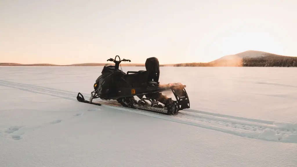 Motorschlitten Tiefschneefahren-Deep Snow Extreme in Levi
