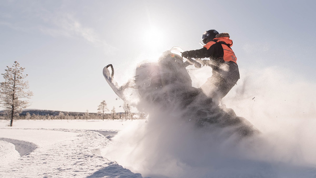 Motorschlitten Tiefschneefahren-Deep Snow Extreme in Levi