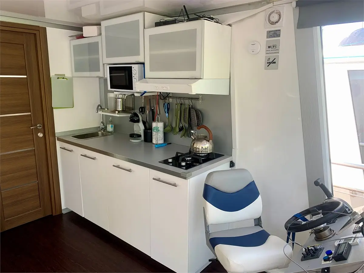 Luxe Spa houseboat in Heinola