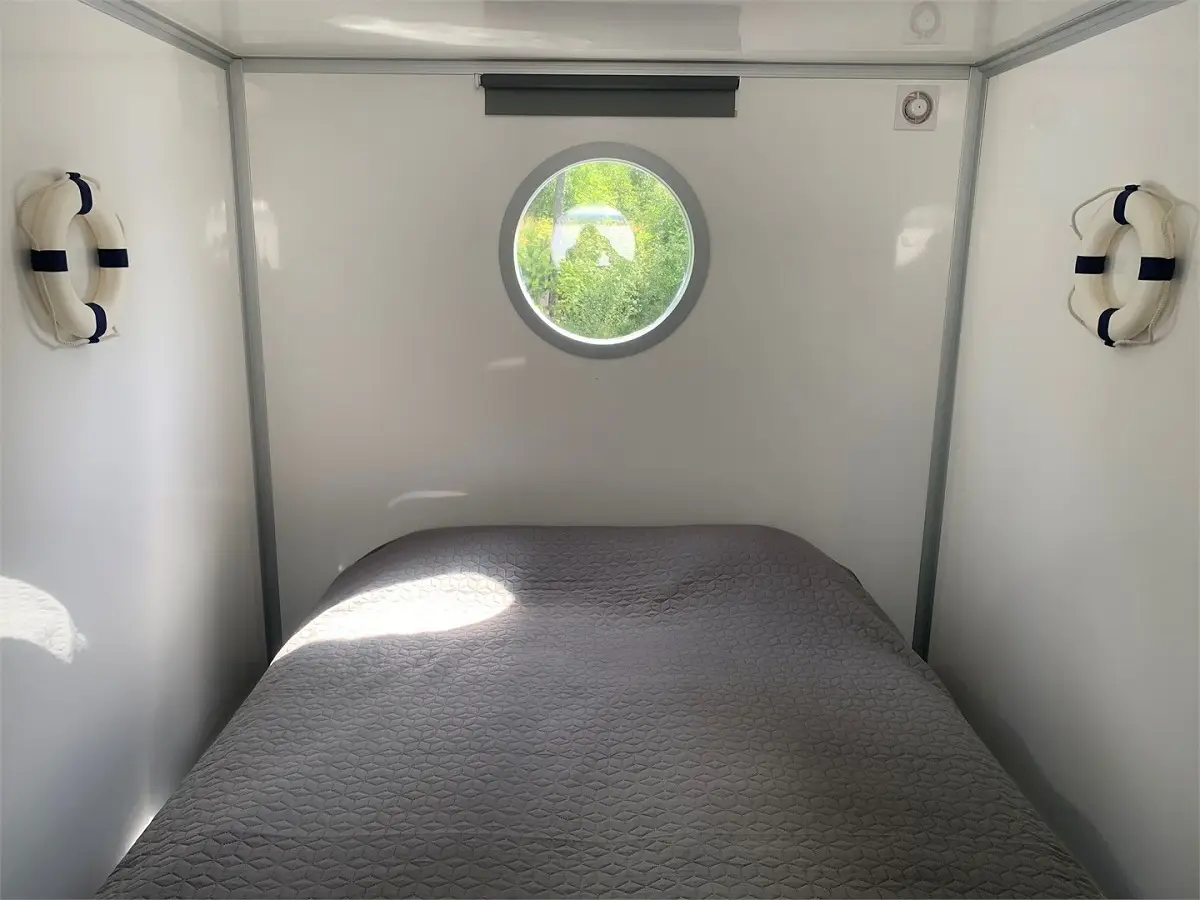 Luxe Spa houseboat in Heinola