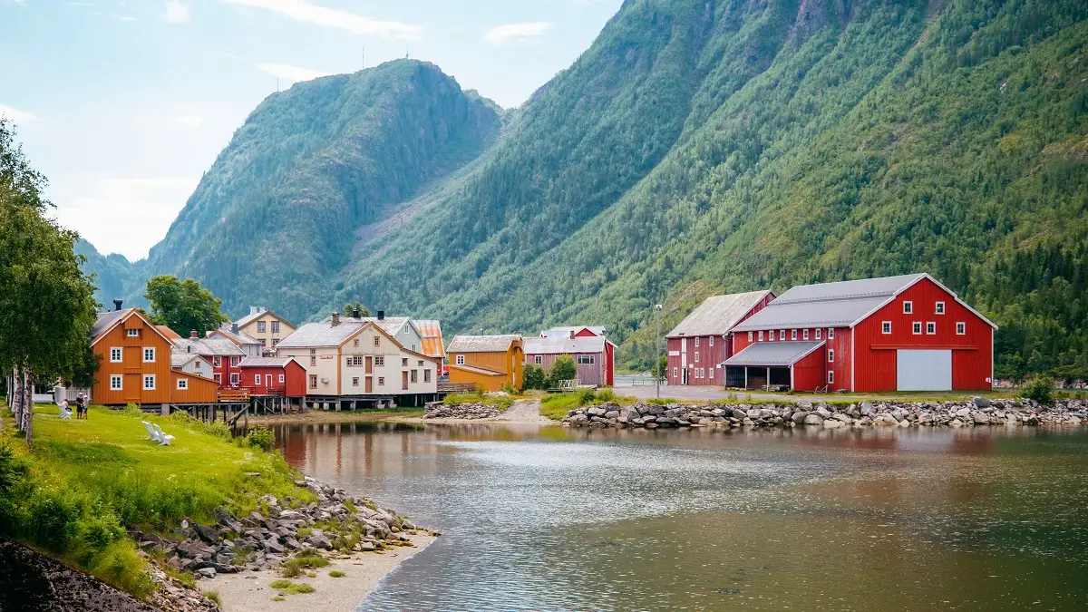 Sjøgata i Mosjøen-Emilie Solbakken - Visit Helgeland