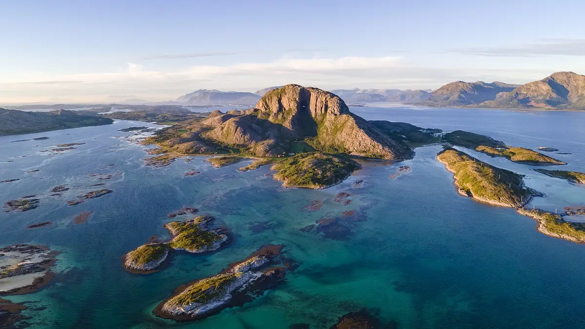 Torghatten-Kristoffer Møllevik - Visit Helgeland